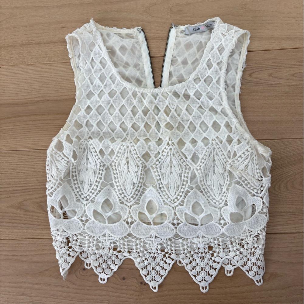 Chic White Lace Sleeveless Tank Top